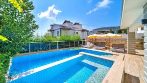 5 Bedroom Luxury villa - walking distance to the town