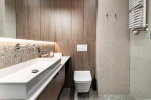 Spodek Superior Apartment by BookingHost