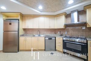 LUX The Shoreline Palm Island Skyline Suite 2