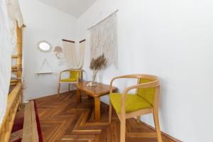 Rooftop Flower Power Apartmant