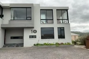 10 On Esher - Bothastrand