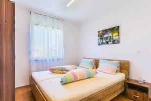 Fucane - Ella - MPolo