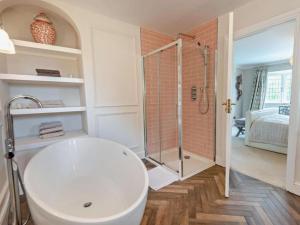 Luxurious 5 Bedroom House in Cookham near Marlow