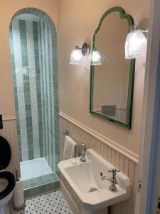 Luxurious 5 Bedroom House in Cookham near Marlow