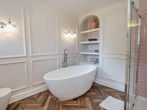 Luxurious 5 Bedroom House in Cookham near Marlow