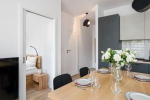 Bukowska 18 Apartment with Balcony MTP Poznań by Noclegi Renters