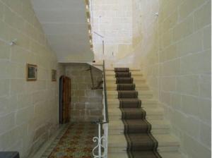 Shared cauchi corner house with roof top pool and pay per use aircondition