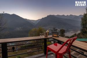 Stayvista at Tulip Terraces Cozy Mountain Home with Fireplace