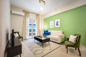 Modern Central Apartment with Balcony - Near Metro