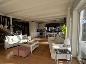 Breeze Residence Villa
