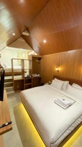 Calma La Barka Resort by Raminten