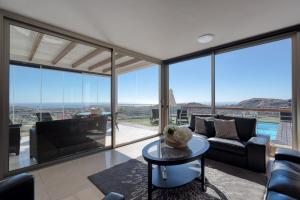 Tropical House sea views