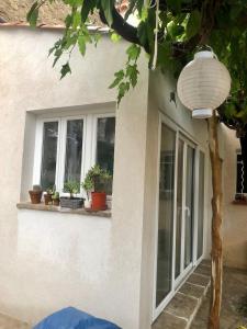 Studio indépendant et son patio