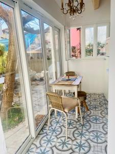 Studio indépendant et son patio