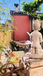 Studio indépendant et son patio