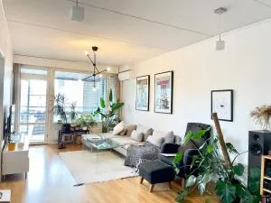 King-size bed private room in shared apartment near Sello - Nihtisilta