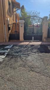 Appartement au premier étage dans maison de charme avec grand jardin au RDC