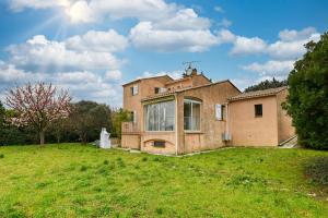 Maisons de vacances L’Ecrin du Brulat - Jardin et vue montagnes : Maison 3 Chambres