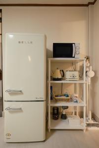 Walking Distance to Sindorim Station, 3 Rooms, 4 Queen Beds, 2 Bathrooms, 1 Minute to Yeongdeungpo Station Bus Stop