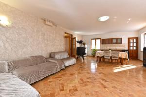 Apartments Bale 1945