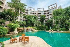 100 Oceanfront Apartment with 3 Pools and Garden