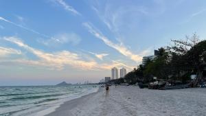 100 Oceanfront Apartment with 3 Pools and Garden