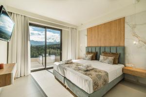 Villa Orientem Bis by PosarelliVillas