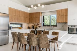 Villa Orientem Bis by PosarelliVillas