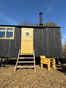 Russet Hut on fruit farm