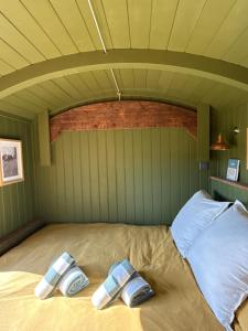 Russet Hut on fruit farm