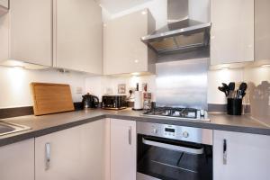 Shinfield Studio Luxury Stay - 2 Parking - Family & Business
