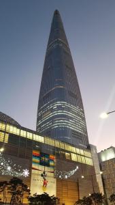 Lotte mall Lotte tower Jamsil Olympic Park Subway 2 minutes