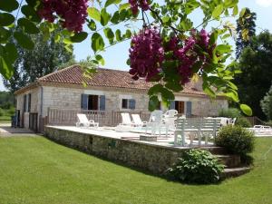 Maisons de vacances Maison spacieuse a Saint-Pierre-de-Cole avec piscine privee : photos des chambres