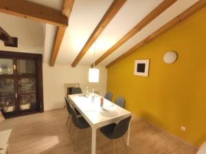 CozyGem House 2" walk Charles Bridge