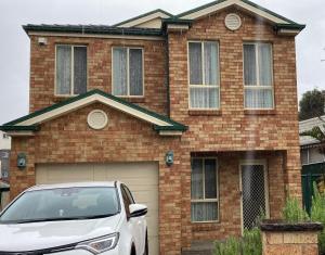 Bexley North Entire 2 Storey House 4 or 5 BR 11 Beds 5 mns walk to Train Station and Close to Airport , Sydney CBD