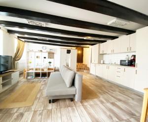 Piața Sfatului Brassai Plus - Annastasias Studio