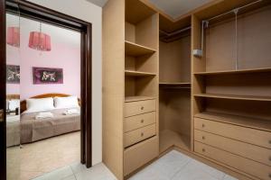Stavroulas Amazing House