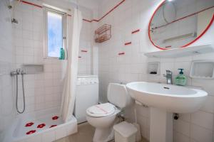 Loutraki 5 person apartment by MPS