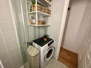 T2 en rez-de-jardin avec terrasse privative, résidence avec piscine et tennis