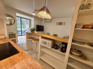 T2 en rez-de-jardin avec terrasse privative, résidence avec piscine et tennis