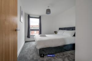 2 Bed Modern Cozy Apt By Boyeilles Apartments Short Lets & Serviced Accommodation Belfast With Free Wifi