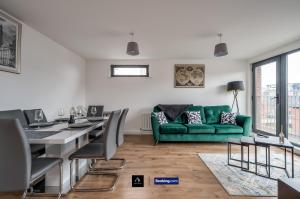 2 Bed Modern Cozy Apt By Boyeilles Apartments Short Lets & Serviced Accommodation Belfast With Free Wifi