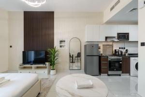 Modern Studio WithAmenities Ideal Location