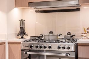 Luxury 4BR with Hermes Touch & Burj Khalifa View