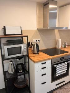 Neu! Große Ferienwohnung 3 Zimmer mit Küche und Bad, 90 qm mit Netflix und PS5