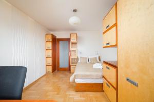 Tarchomin Standard Apartment by BookingHost