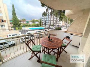 Apartamento con piscina y cerca de la playa