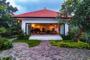 Segara Gunung 3 Bedrooms Luxury Villa with Breathtaking Sea View