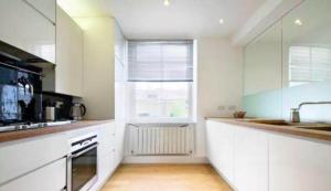 Amazing 2-bed flat with roof top terrace