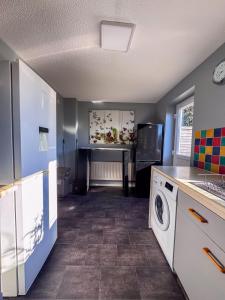 Newly Refurbished Home fit for to 7 family members, Groups, Contractors Centre of Bradley Stoke